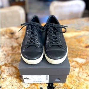 Ecco Danish Soft Size 7 Leather Perforated Sneaker